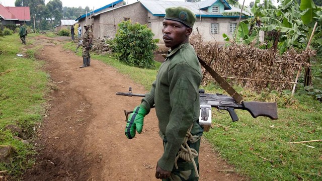 Anggota milisi M23 di Bunagana, Kongo pada tanggal 7 Juni 2012. Foto: Michele Sibiloni/AFP