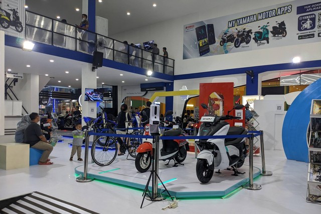 Suasana booth motor di Jakarta Fair 2022. Foto: Sena Pratama/kumparan