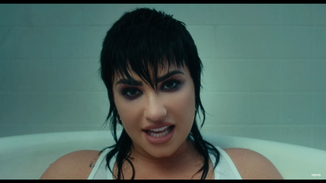 Cuplikan video klip Skin of My Teeth. Foto: youtube/DemiLovatoVEVO