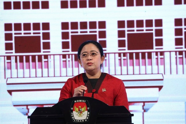 Ketua DPR RI, Puan Maharani, memberikan sambutan pada acara peluncuran Tahapan Pemilu 2024 di halaman gedung KPU, Jakarta, Selasa (14/6/2022). Foto: Aditia Noviansyah/kumparan