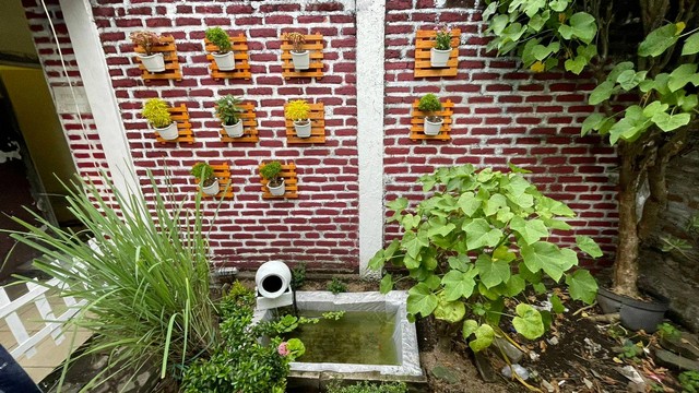 hasil karya inovasi vertical garden oleh kelompok 32 KKNT MBKM UPNVJT