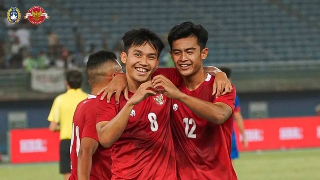 Selebrasi pemain Timnas Indonesia usai mencetak gol ke gawang Timnas Nepal pada pertandingan Pra-Piala Asia 2023 di Jaber Al-Ahmad International Stadium, Rabu (15/6).
 Foto: PSSI