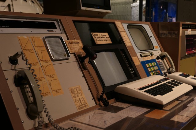 Ilustrasi ciri-ciri komputer generasi kedua, sumber foto Ugi K. on Unsplash
