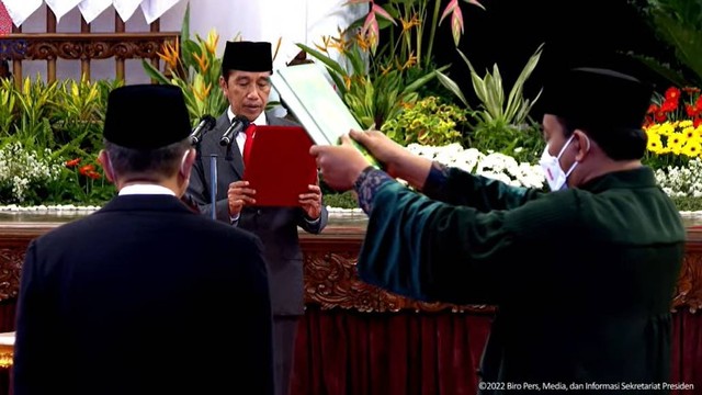 Pelantikan Menteri dan Wamen Baru Kabinet Indonesia Maju, Istana Jakarta, Rabu (15/6/2022). Foto: Youtube/Sekretariat Presiden