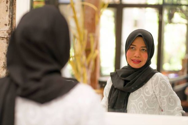 Ootd Hitam Putih Hijab. Foto: iStockphoto