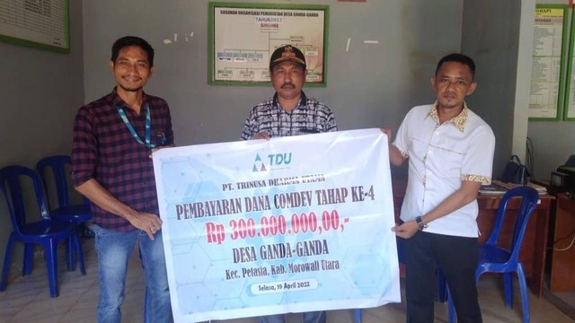 PT Trinusa Dharma Utama salurkan CSR di salah satu desa di Kabupaten Morowali Utara. Foto: Istimewa