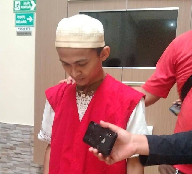 Mantan Guru SMP Negeri di Bandar Lampung, terdakwa kasus pencabulan anak dibawah umur. | Foto: Bella Sardio/ Lampung Geh