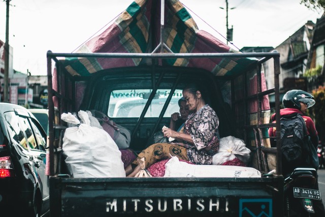 Kemiskinan dan Kemelaratan. Sumber: Andy Al Mesura https://unsplash.com/photos/JuR8sxg9aYo 