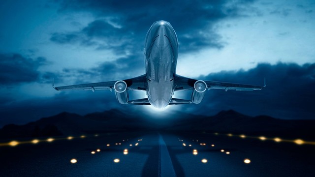 Ilustrasi pesawat yang sedang mengudara. Foto: Andrey Burmakin/Shutterstock