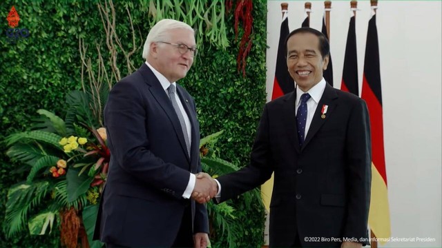 Presiden Jokowi bersama Presiden Republik Federal Jerman Frank-Walter Steinmeier di Istana Bogor, Kamis (16/6/2022). Foto: Youtube/Sekretariat Presiden