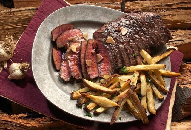 Ilustrasi Medium Rare Steak. Foto: pexels.com
