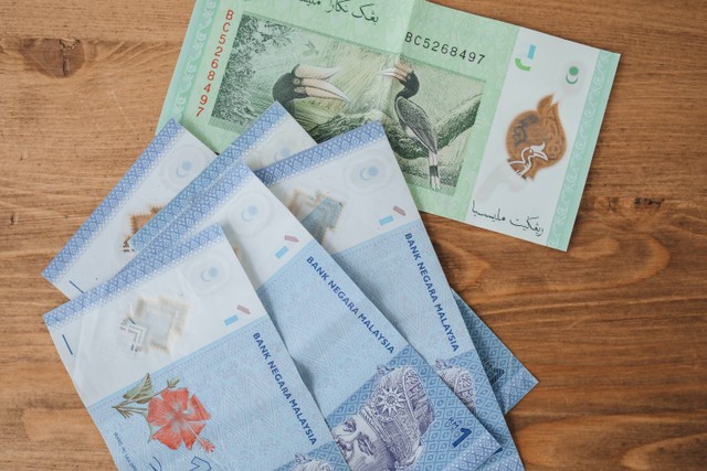 1 Ringgit Berapa Rupiah Lihat Kursnya Di Sini Kumparan