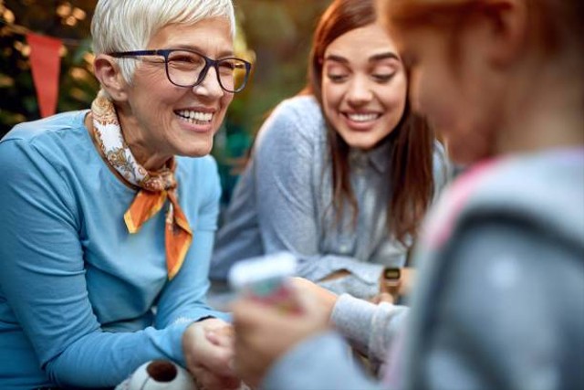 Ilustrasi kado perpisahan untuk guru perempuan (Sumber: iStock)