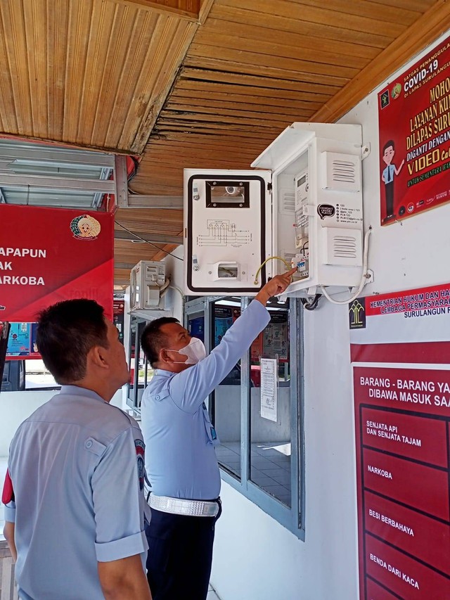 pemeriksaan instalasi listrik oleh Kasubsi Kamtib