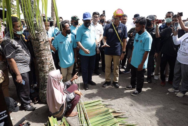 Kala Sandiaga Terpesona Indahnya Desa Wisata Lapasi Di Halmahera Barat ...