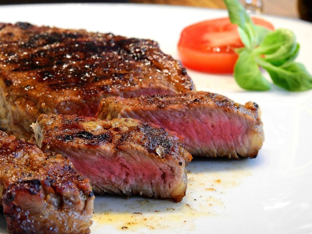 Ilustrasi daging steak. Foto: Pixabay