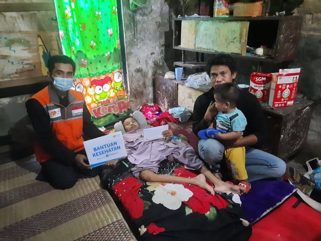 Rumah Zakat kembali menyalurkan bantuan kesehatan yang terkumpul melalui platform penggalangan dana kitabisa.com untuk Dian. Cilegon, Sabtu (11/6).