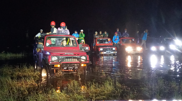 Pacu Adrenalin Lewat Wisata Jeep di Glagah Kulon Progo | kumparan.com