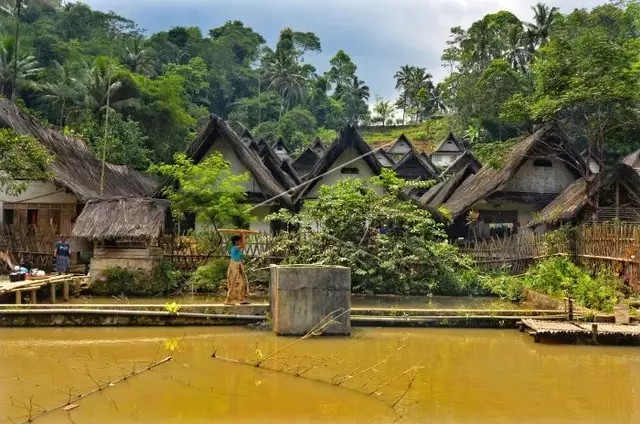 Ilustrasi rumah adat Jawa Barat di Kampung Naga. Foto: Adeng Bustomi/ANTARA FOTO