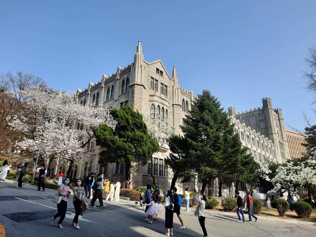Suasana di kampus Kyung Hee University. Foto: Khiththati/acehkini