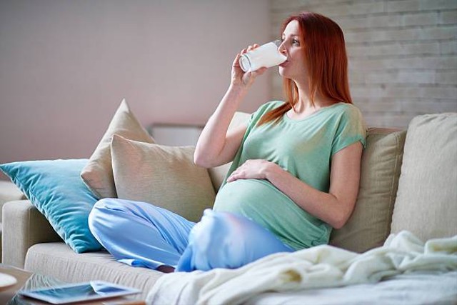 Ilustrasi susu UHT untuk ibu hamil (Sumber: iStock)