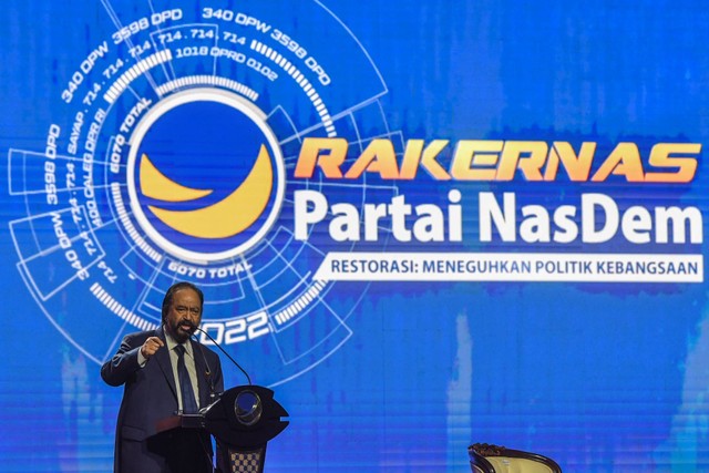 Ketua Umum Partai NasDem Surya Paloh memberikan sambutan saat kuliah umum pada Rakernas Partai NasDem di Jakarta Convention Center (JCC) Senayan, Jakarta, Jumat (17/6/2022). Foto: Galih Pradipta/ANTARA FOTO