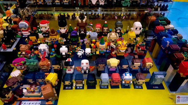 Pameran perayaan 90 tahun LEGO di Central Park Mall, Jakarta. Foto: Alexander Vito/kumparan
