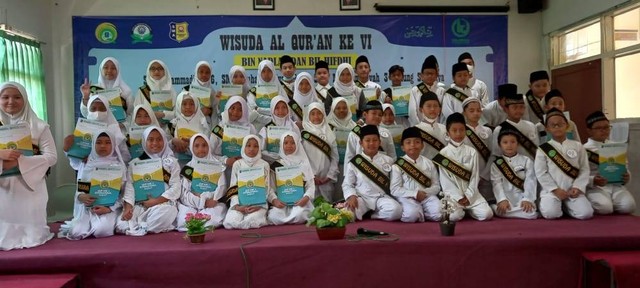 51 Siswa SD Muhammadiyah 6 Surabaya Jalani Wisuda Tahfidz