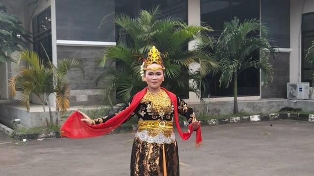 Foto Clara Audia Pasha, remaja yang gemar menari dan memiliki tekad untuk melestarikan seni tari tradisional Indonesia. Foto: dokumen pribadi.