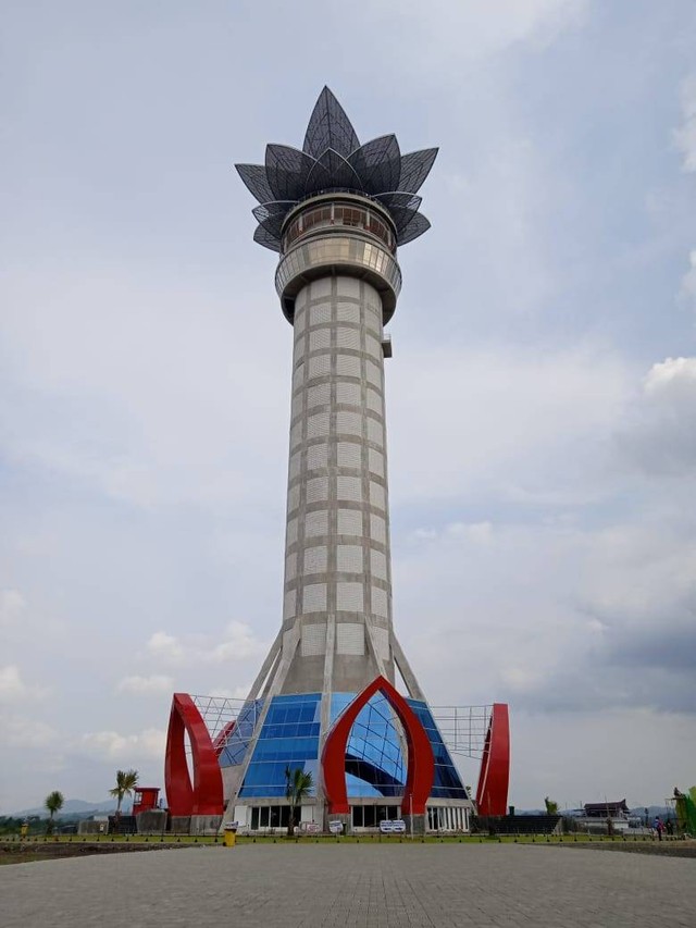 Menara Pandang Teratai, Purwokerto. Dokumentasi milik pribadi penulis.