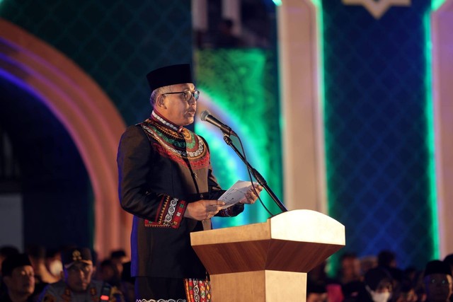 Gubernur Aceh Nova Iriansyah menyampaikan sambutan pada pembukaan MTQ ke-35 Tingkat Provinsi Aceh di Bener Meriah. Foto: Abdul Hadi/acehkini