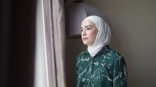 Pesona hijabers blasteran Tanah Air. Foto: Instagram.com/putrianessalokaa