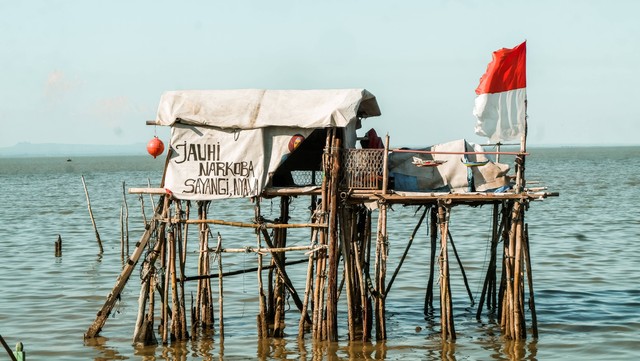 Gubuk kolektif nelayan, dipergunakan untuk memantau laut dan musyawarah warga (Ulung Hananto)