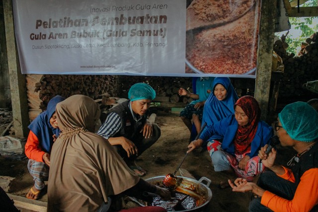 PLN Peduli Gandeng Dompet Dhuafa Sulsel Berikan Pelatihan Gula Semut di Pelosok