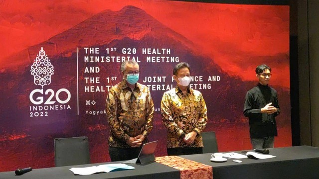 Direktur Jenderal Organisasi Kesehatan Dunia (WHO) Tedros Adhanom Ghebreyesus (kiri) bersama Menkes Budi Gunadi Sadikin (kanan) di The 1st G20 Health Ministers Meeting di Hotel Marriot Yogyakarta, Senin (20/6/2022). Foto: Arfiansyah Panji Purnandaru/kumparan