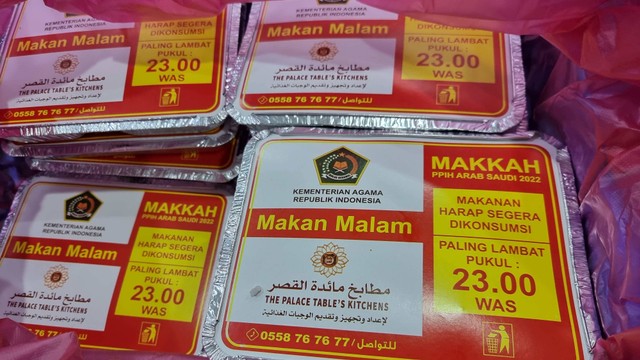 Makan malam jemaah haji RI di Makkah. Foto: Muhammad Iqbal/kumparan