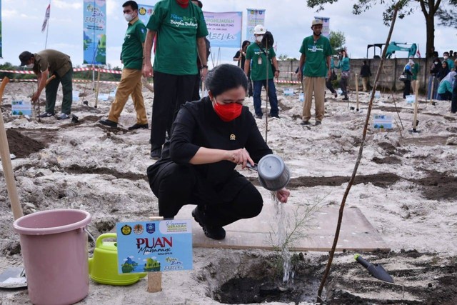 Ketua DPR RI, Puan Maharani melaksanakan kunjungan kerja ke RSUD Depati Hamzah, Pangkal Pinang, Bangka Belitung, Senin (20/6). Foto: PDIP