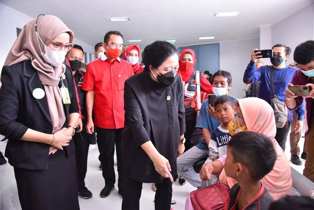 Ketua DPR RI, Puan Maharani melaksanakan kunjungan kerja ke RSUD Depati Hamzah, Pangkal Pinang, Bangka Belitung, Senin (20/6). Foto: PDIP