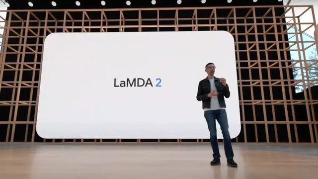 Lamda 2 pada Google Keynote 2022 oleh CEO Google, Sundar Pichai. Foto: TechMende