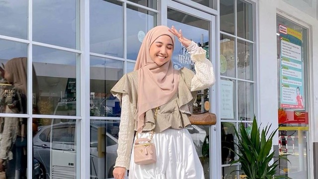 Ilustrasi OOTD hijab ala 'cewek bumi'. Foto: Instagram.com/richaeu
