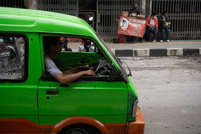 dari stasiun bogor ke kebun raya bogor naik angkot apa. sumber foto : unsplash/galuh hari setiawan.