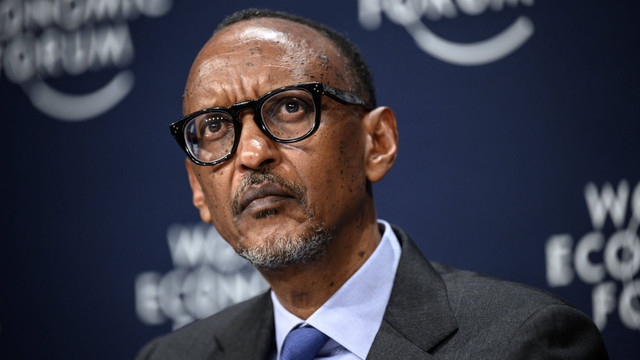 Presiden Rwanda Paul Kagame menghadiri konferensi pers di sela-sela pertemuan tahunan Forum Ekonomi Dunia (WEF) di Davos pada 25 Mei 2022. Foto: Fabrice Conffrini/AFP