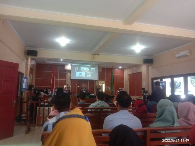Persidangan kasus pernikahan penipuan gelar dan profesi, serta penipuan jenis kelamin di Jambi. (Foto: Jambikita)