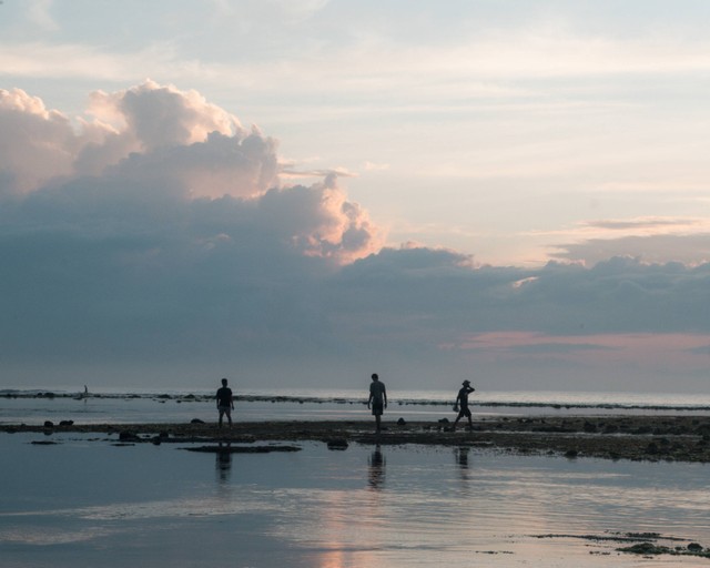 Harga Tiket Masuk Pantai Sanur, Foto: Unsplash/Rozan Naufal.