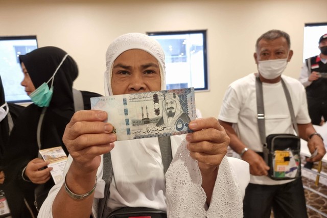 Jemaah haji Aceh terima dana wakaf Habib Bugak Asyi.
 Foto: Muhammad Iqbal/kumparan