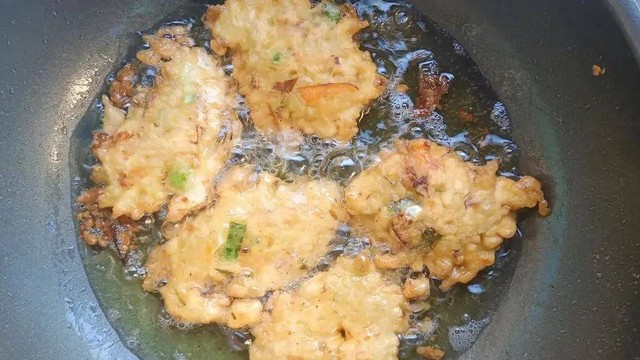 Bala-bala atau bakwan goreng. Foto: Instagram/@warpopski