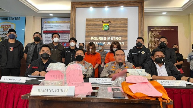 Jumpa pers kasus penemuan mayat wanita di Polres Metro Jakarta Selatan, Rabu (22/6/2022). Foto: Jonathan Devin/kumparan