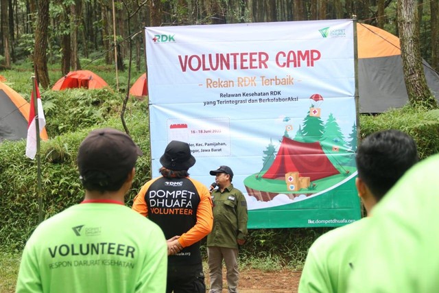 Tingkatkan kapasita relawan kesehatan, Layanan Kesehatan Cuma-cuma (LKC) Dompet Dhuafa menggelar Volunteer Camp pada Kamis hingga Sabtu (16-18 Juni 2022) di Pamijahan, Bogor, Jawa Barat. 