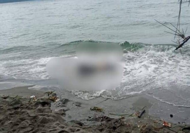 Mayat yang ditemukan warga di pantai Kayu Angin, Kolaka. Foto: Dok Polisi.