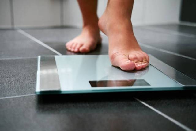 Ilustrasi menaikkan berat badan dengan cara mengonsumsi makanan tinggi kalori. Foto: Pexels